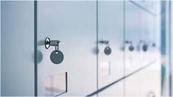 施術用の服に着替えてもらう